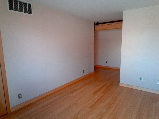 Building Photo - Downtown Loft-Style Studio Condo | 720 Sq....