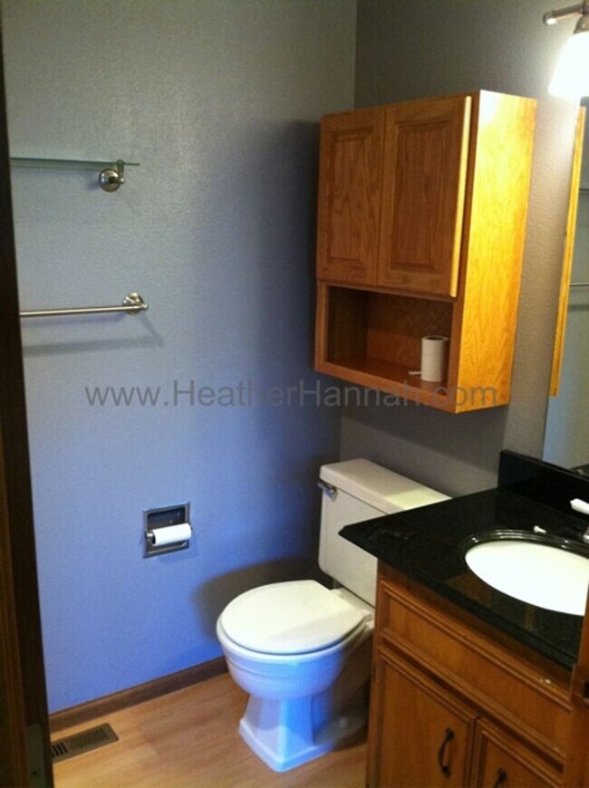 Building Photo - 3 Bedroom House with many upgrades!