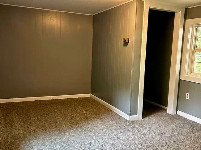 Building Photo - 25 N Washington St