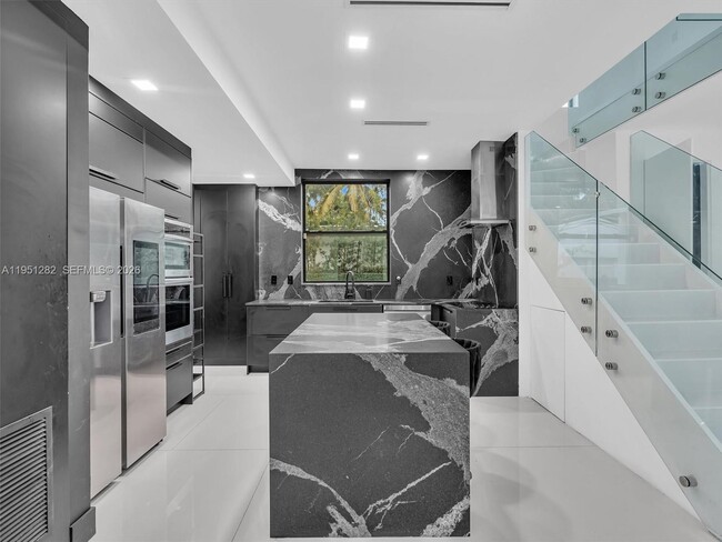 Building Photo - 3010 Alton Rd