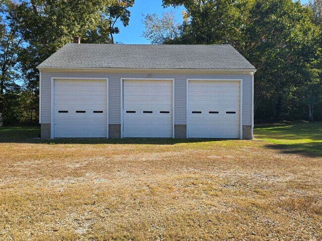 Building Photo - 426 S County Trail