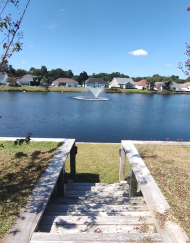 Building Photo - SPACIOUS WATERFRONT 3 bed/3.5 bath with loft/flex space