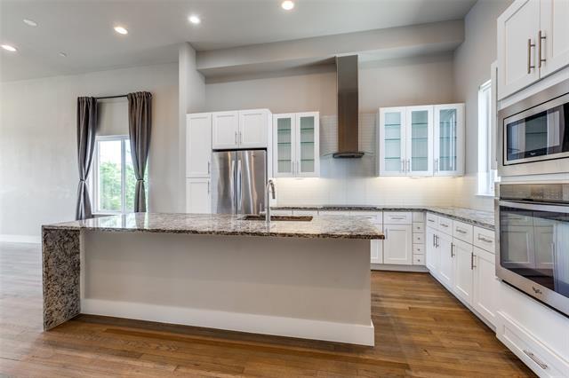 Building Photo - 3816 Roseland Ave