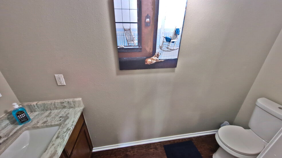 Building Photo - 1305 W Villa Maria Rd