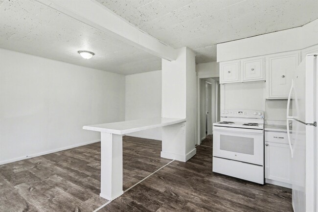 Building Photo - 2215 Mt Olivet Rd