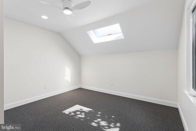 Building Photo - 911 Chanticleer