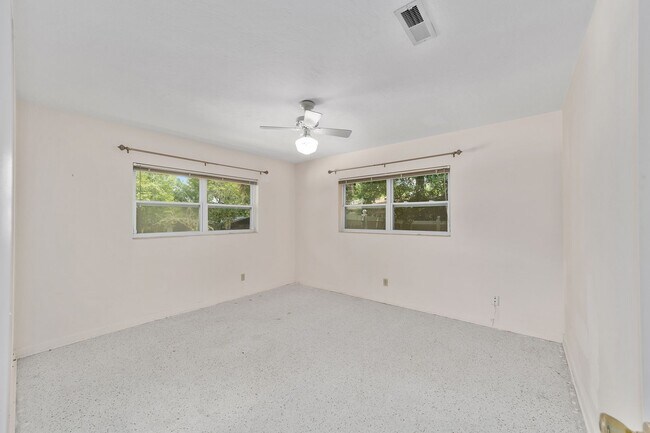 Building Photo - Beautiful 3/2 in Forest Ridge