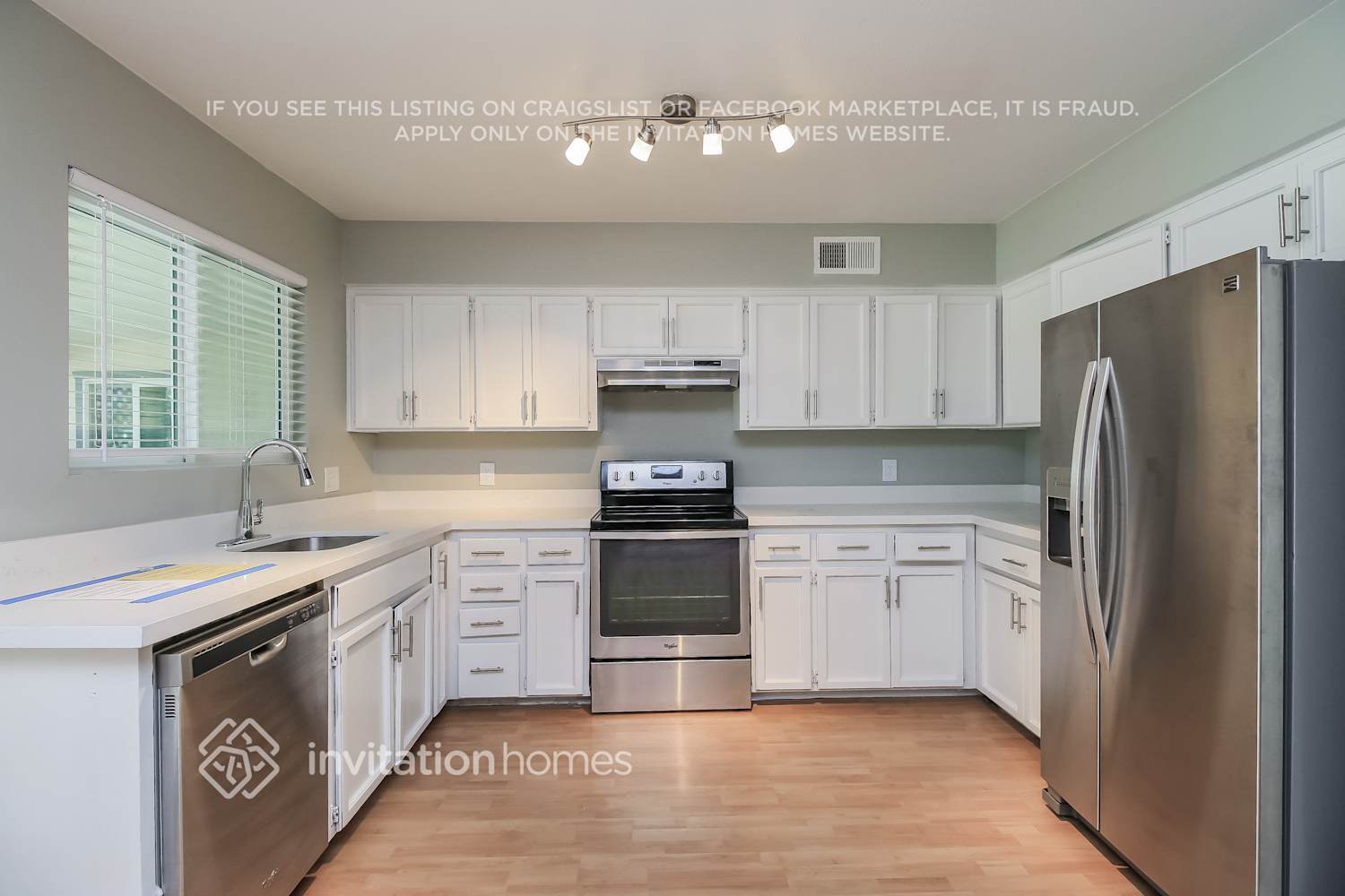 Building Photo - 2926 E Escondido Ave