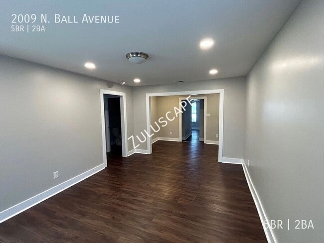 Building Photo - 2009 N Ball Ave