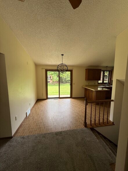 Building Photo - 510 S Kensington Dr