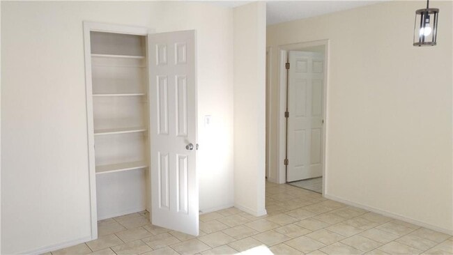 Building Photo - 44 Holly Dr