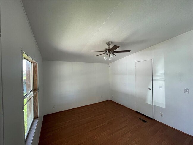 Building Photo - 711 FM 360 Rd