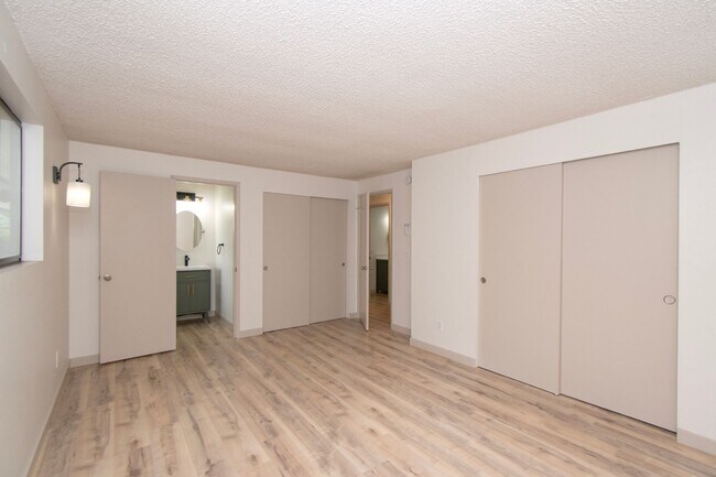 Building Photo - Duplex in Quiet Area of Sequim