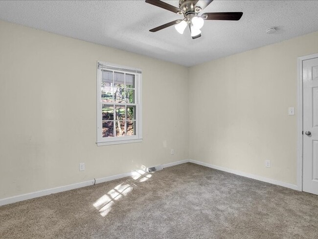 Building Photo - 109 Elcon Dr