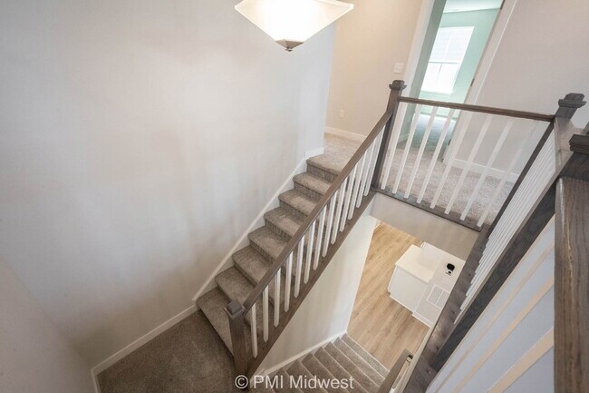 Building Photo - "Spacious 5-Bedroom Retreat with 2.5 Baths...