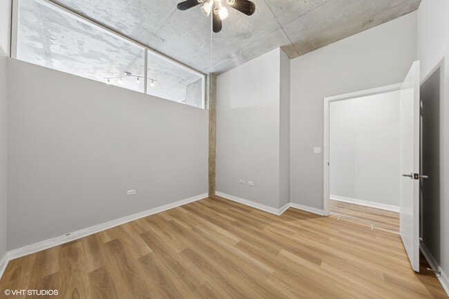 Building Photo - 235 W Van Buren St