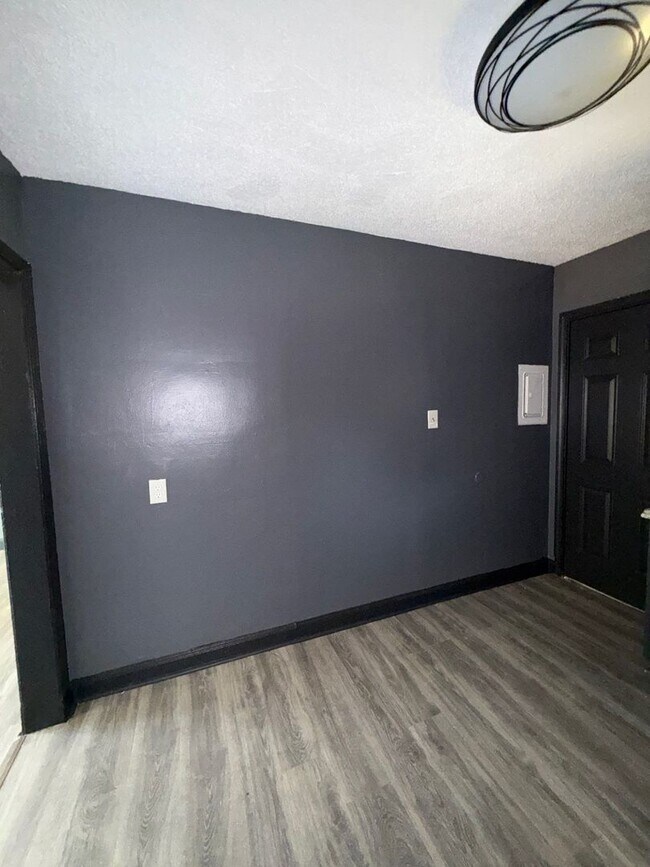 Building Photo - Fully Renovated 3BR Home in East Memphis – Section 8 Welcome