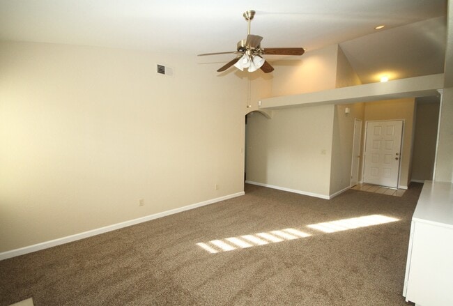 Building Photo - Charming 3Br/2BA/ 1444SF Available Now! Te...