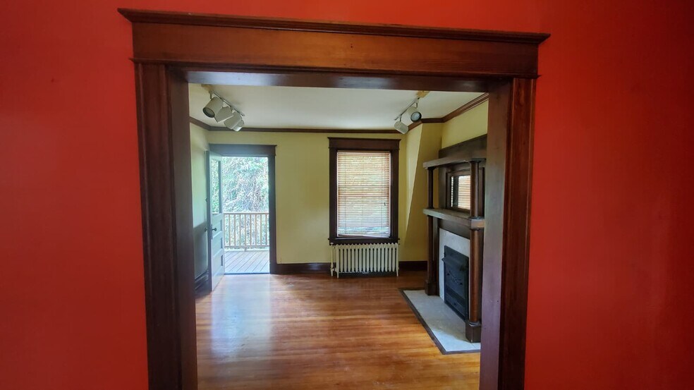 Building Photo - 3033 Marshall Ave