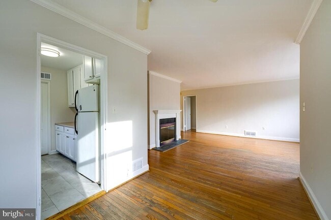 Building Photo - 10022 Brunett Ave