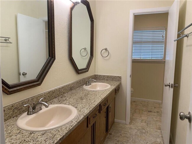 Building Photo - 941 Egyptian Dr