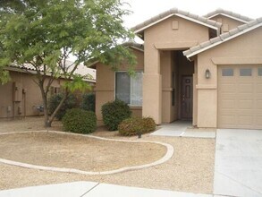 Building Photo - COMING SOON! Bright, Open Floorplan - Close to Freeways