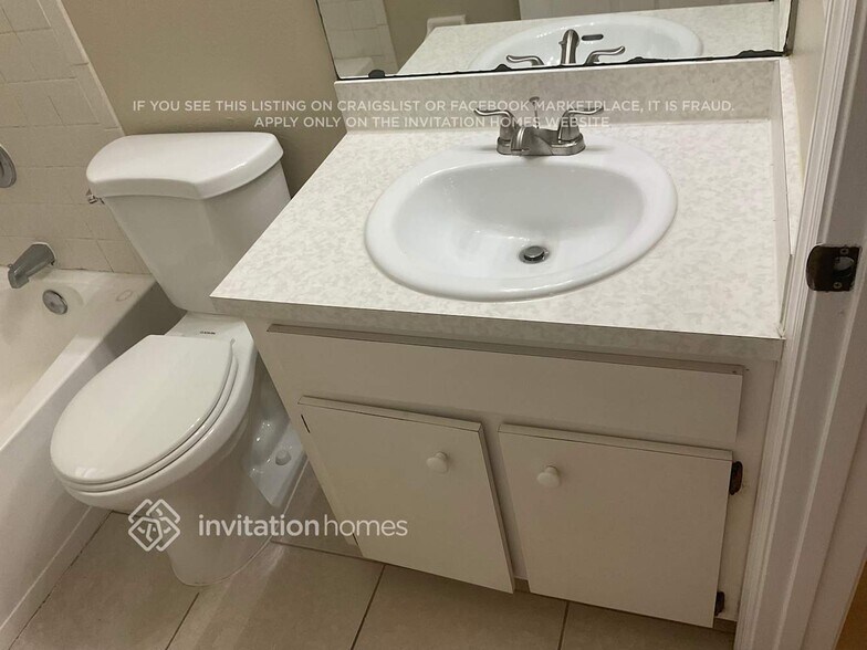 Building Photo - 913 W Lake Cannon Dr NW