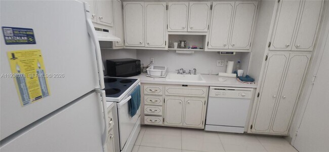 Building Photo - 1985 S Ocean Dr