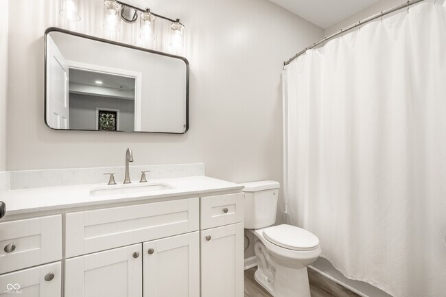 Building Photo - 104 W Main St