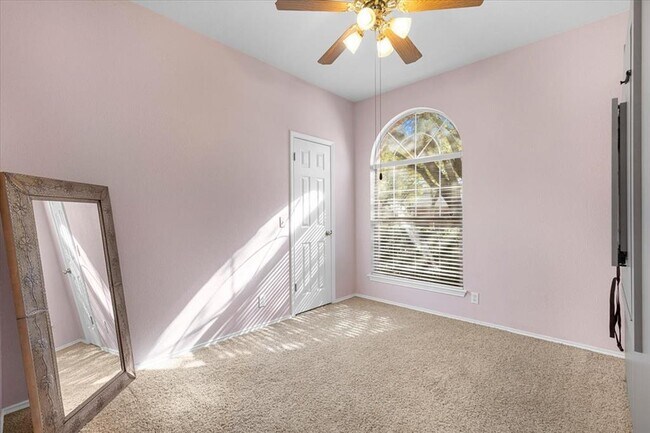 Building Photo - 4104 Sun Spirit Dr