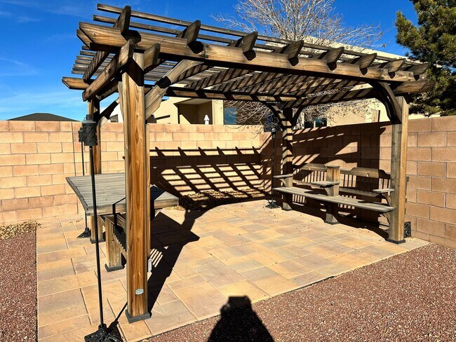 Building Photo - Cabezon Beauty | Large Yard | 2 Living Areas & Upstairs Loft | 1-year Lease |Tours Available!