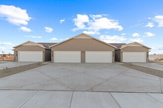 Building Photo - $400 off your first months rent*** Newer 4 bedroom Townhome Available now!