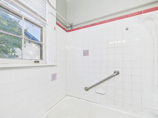 Building Photo - 4222 Chamberlayne Ave