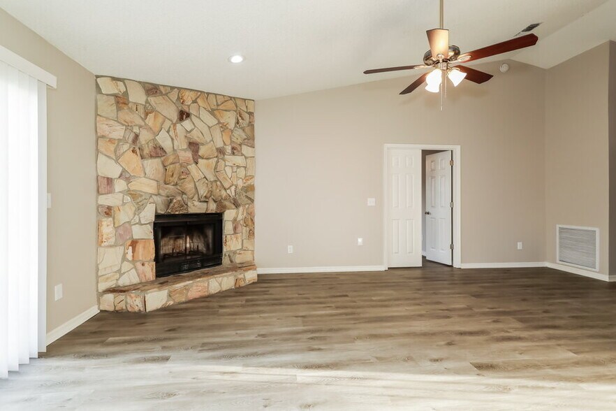 Building Photo - 7749 Pikes Peak Dr