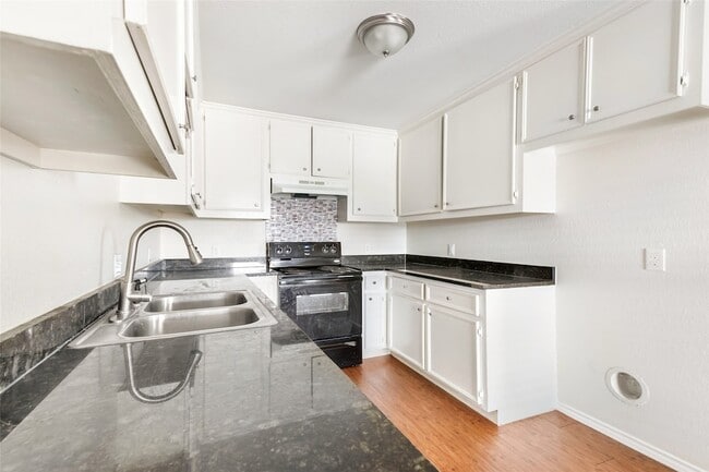 Building Photo - 1018 Glendale St