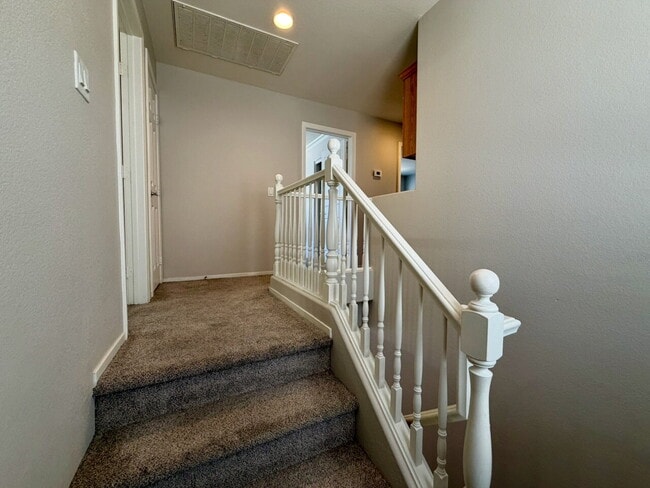 Building Photo - GATED 3 BED 2.5 BATH 1 CAR GARAGE SINGLE FAMILY HOME WITH COMMUNITY POOL