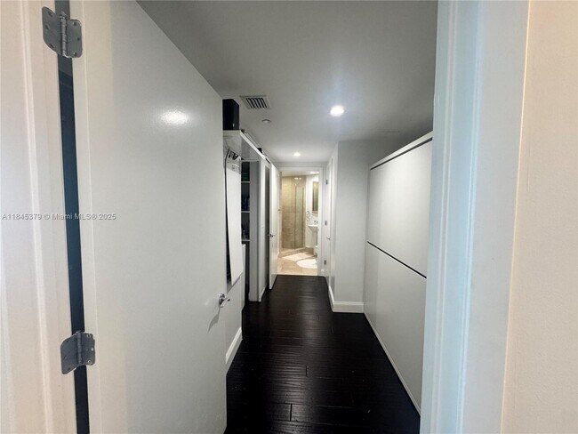 Building Photo - 17001 Collins Ave