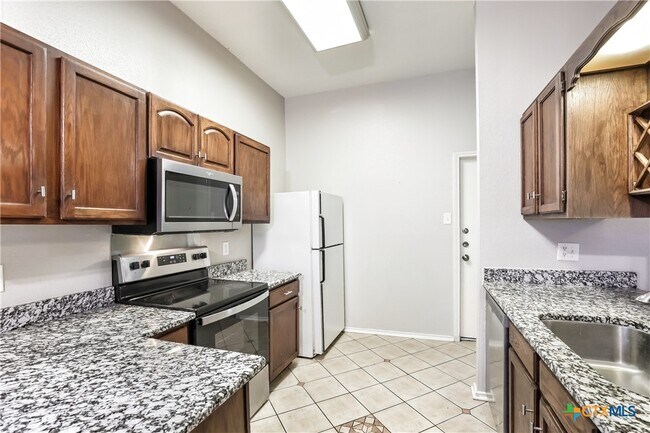 Building Photo - 13031 Feather Ridge Dr