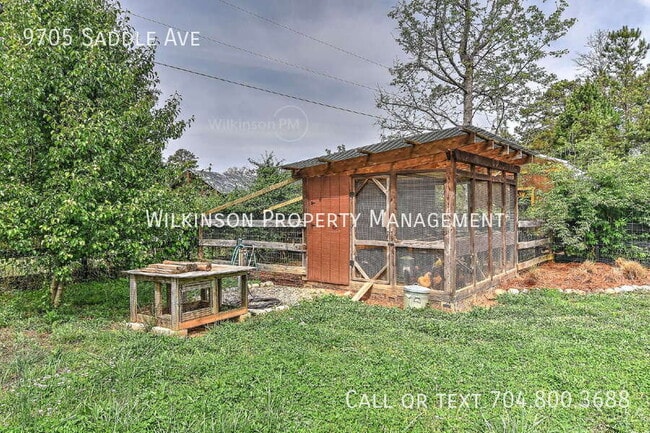 Building Photo - 9705 Saddle Ave