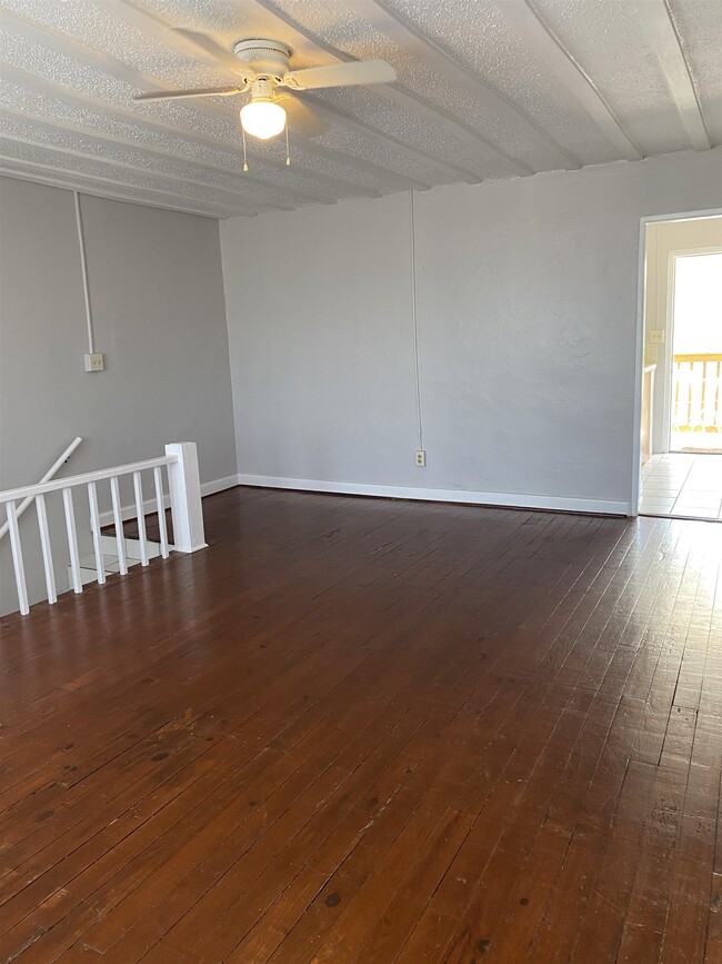 Building Photo - 147 Riberia St