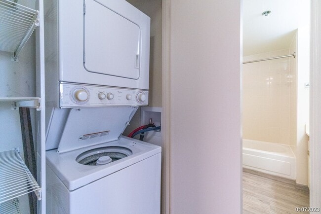 Building Photo - 1BR/1BA/1 parking in Royal Capitol Plaza.