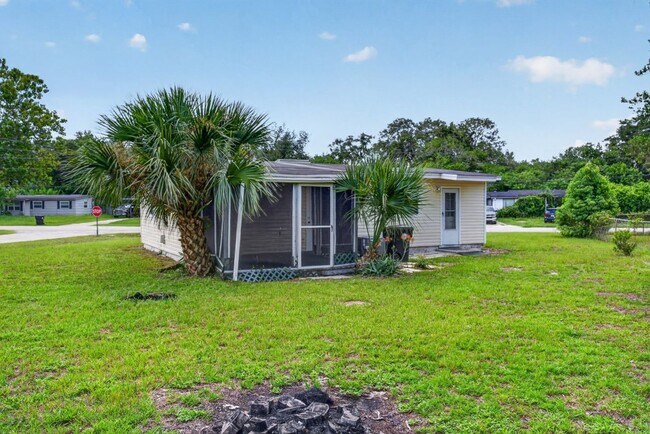 Building Photo - 255 Woodside Dr