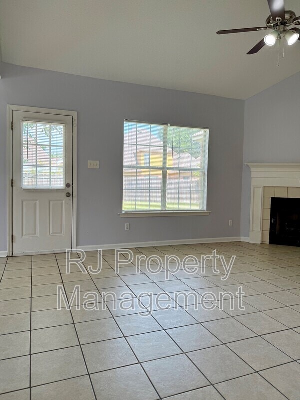 Building Photo - 5353 Farm Ridge Dr