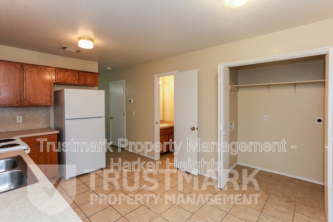 Building Photo - 4005 Madison Dr