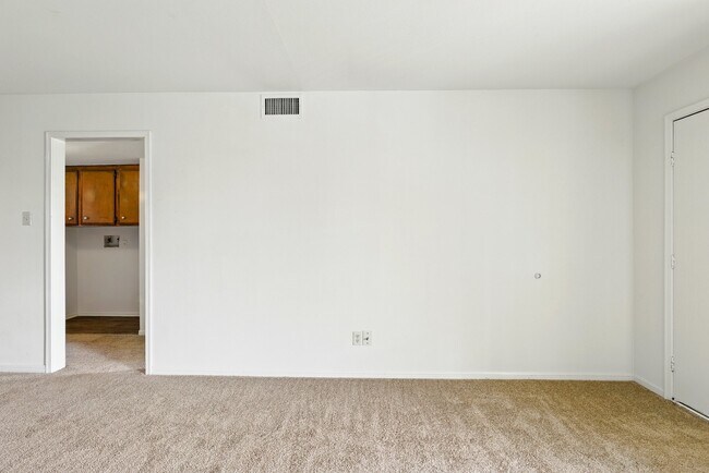 Building Photo - 9641 Hollock St