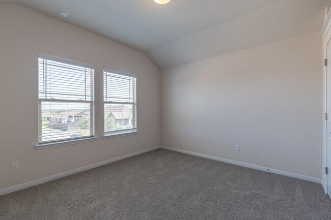 Building Photo - 205 Falkland St