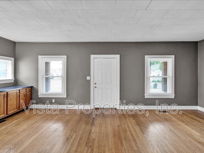 Building Photo - 3220 Grant Ave