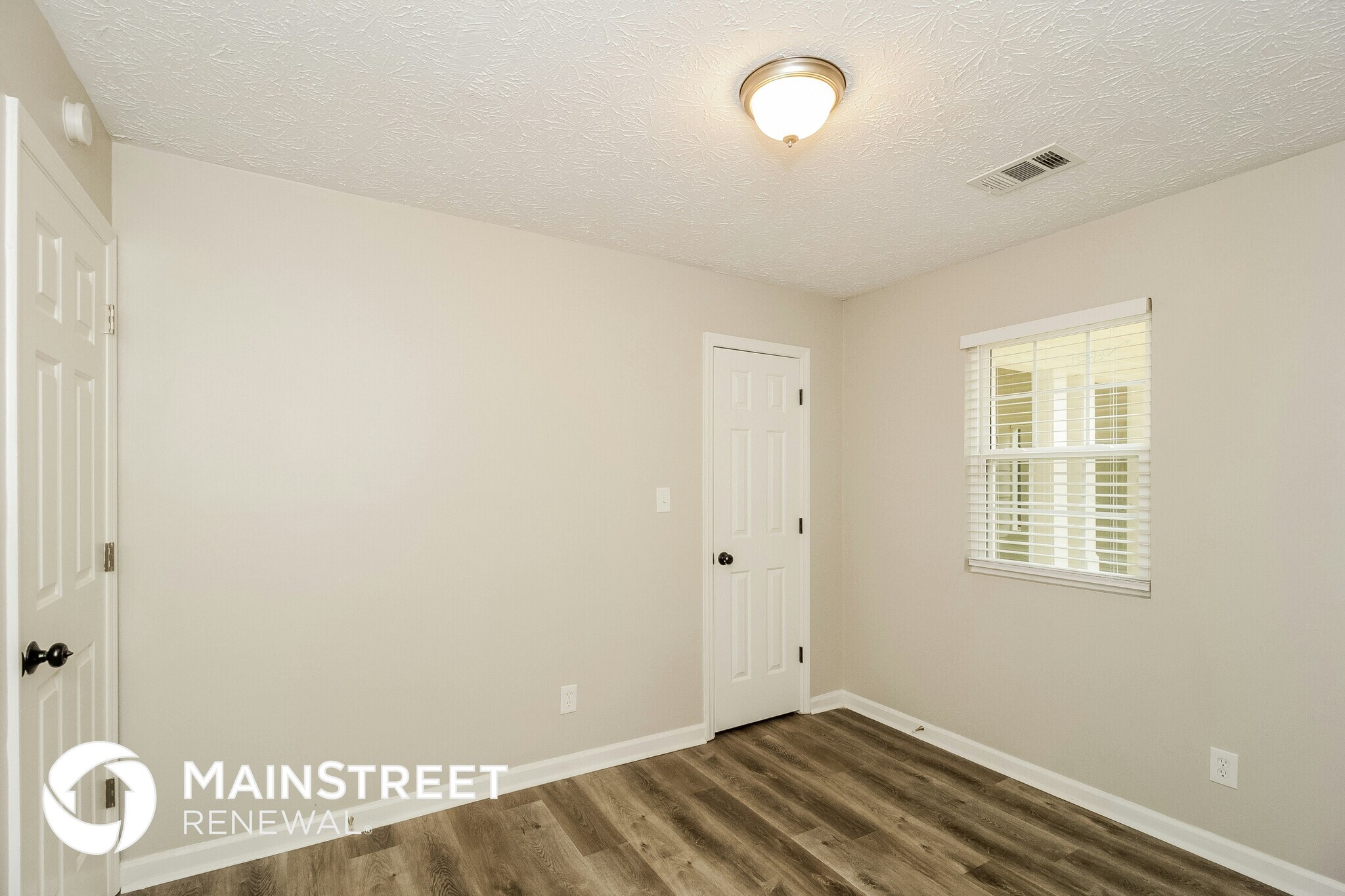 Building Photo - 4336 Hill View Dr