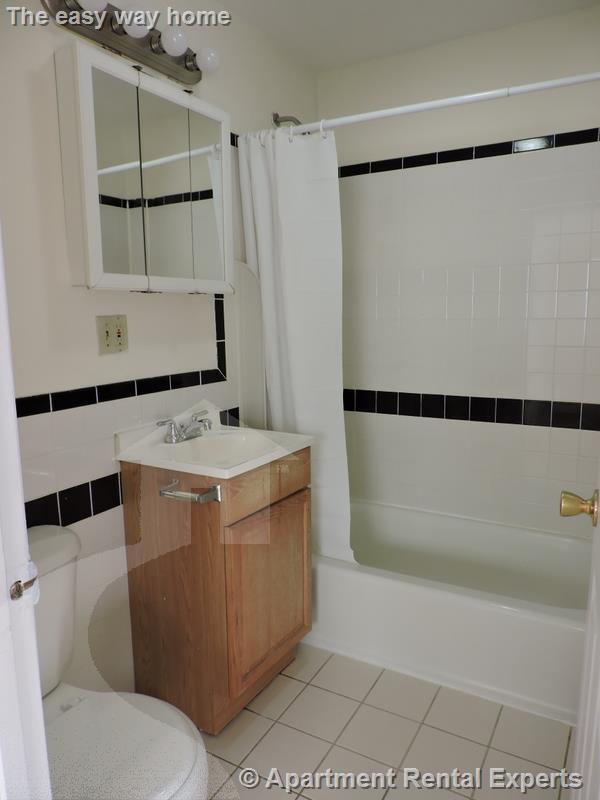 Building Photo - 17 Pine St