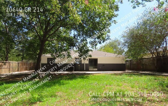 Building Photo - Updated 3 Bedroom, 2 Bath Home w/Fenced Yard!